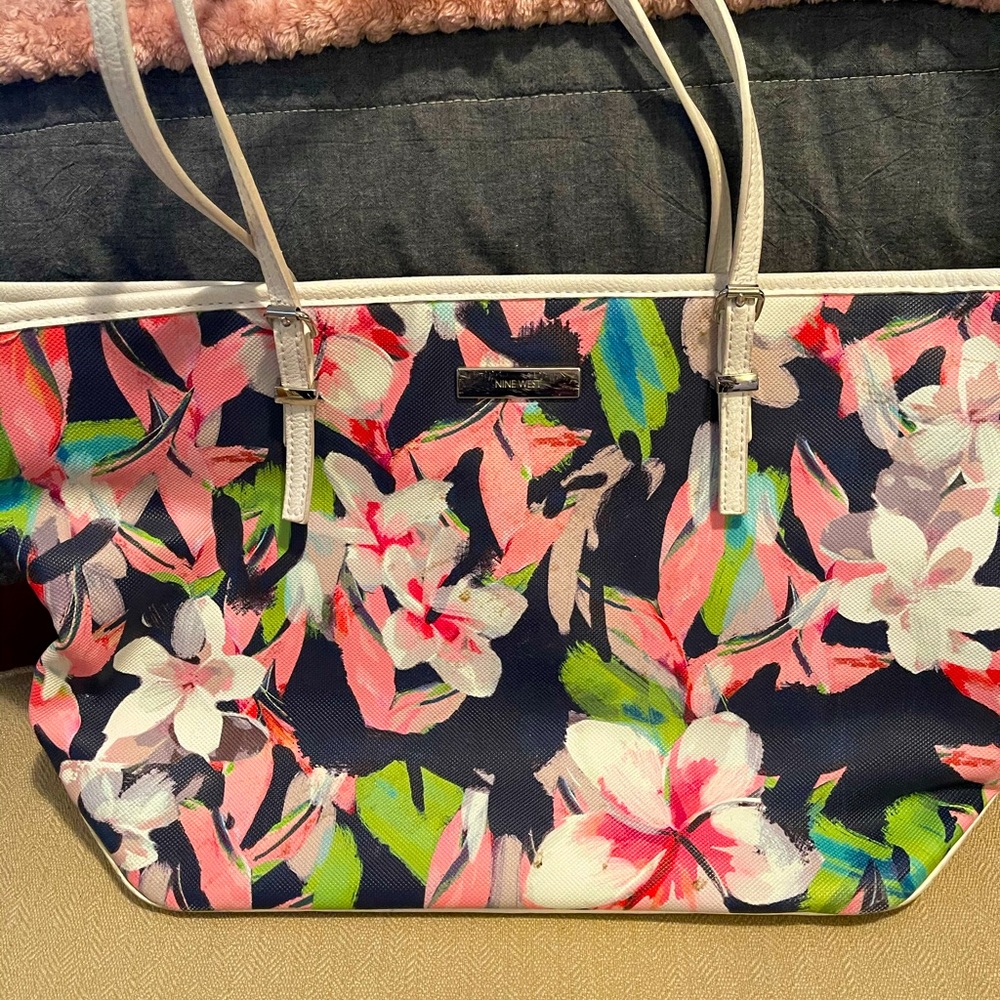 Cute Nine West shoulder bag.